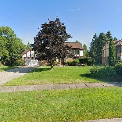 37486 Emerald Forest Dr, Farmington Hills, MI 48331