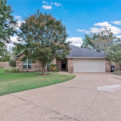 3801 Gold Finch Cir, College Station, TX 77845