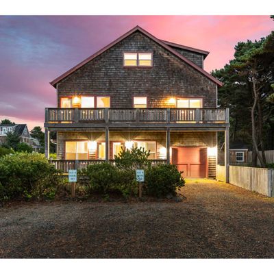 388 Bella Beach Dr, Depoe Bay, OR 97341