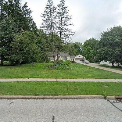 4810 Lander Rd, Chagrin Falls, OH 44022