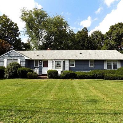 5 Woodland Pl, Pompton Plains, NJ 07444