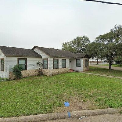 500 E Rockport St, Mathis, TX 78368