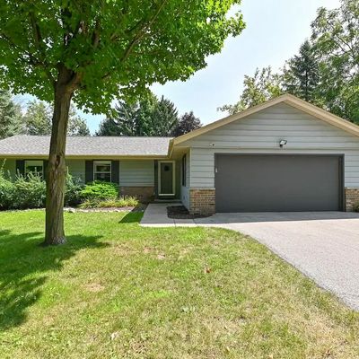 446 N Lapham Peak Rd, Delafield, WI 53018