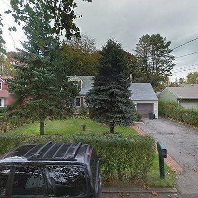 55 Brennan St, Huntington, NY 11743