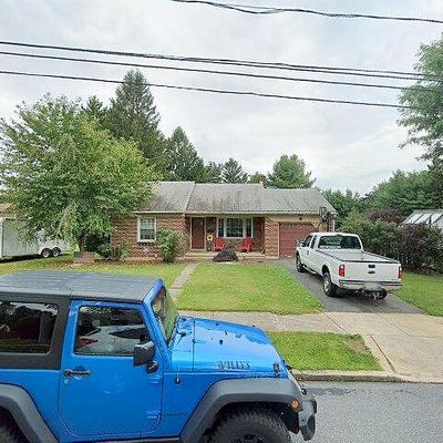 550 1 St St, Whitehall, PA 18052