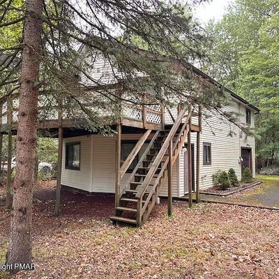 5606 Pembrook Dr, Tobyhanna, PA 18466