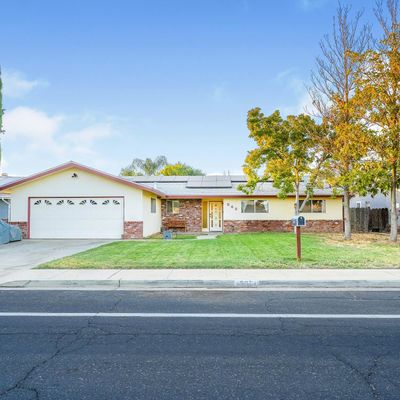 565 E Sequoia Dr, Dinuba, CA 93618