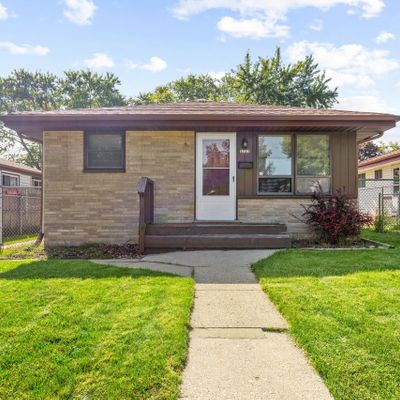 5723 N 98 Th St, Milwaukee, WI 53225