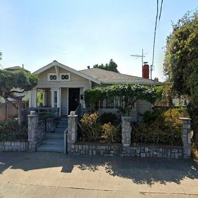 5917 Whitney St, Oakland, CA 94609