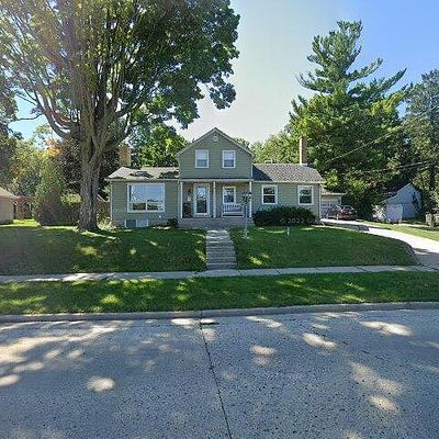 519 W Chestnut St, Burlington, WI 53105