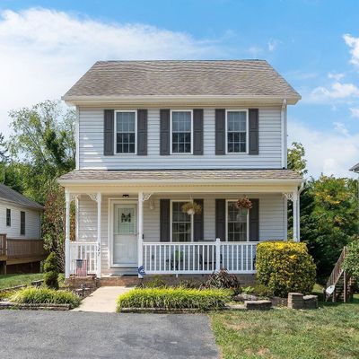 527 D St, Staunton, VA 24401