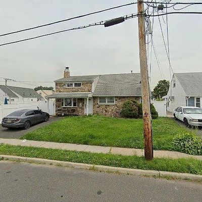 64 Hickory St, Carteret, NJ 07008