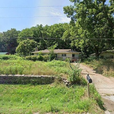 641 Zeandale Rd, Manhattan, KS 66502