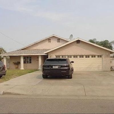 649 King St, Parlier, CA 93648