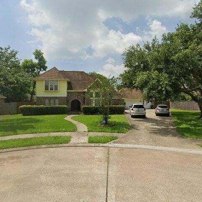 67 Greenvale Ct, Lake Jackson, TX 77566