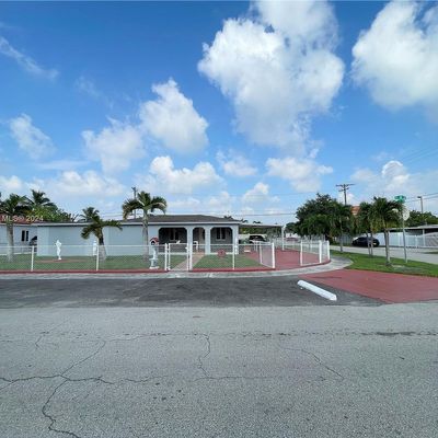 690 E 8 Th Ct, Hialeah, FL 33010