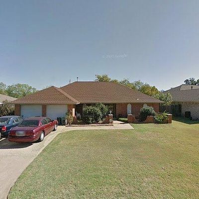 6916 N Comanche Ave, Warr Acres, OK 73132