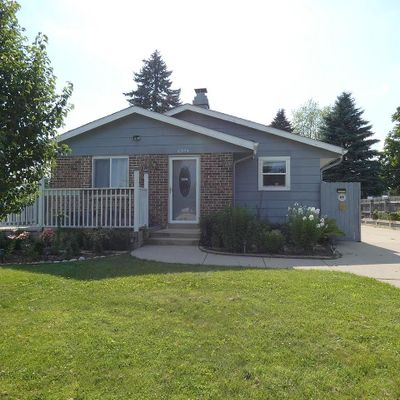 6924 Whitewater St, Caledonia, WI 53402