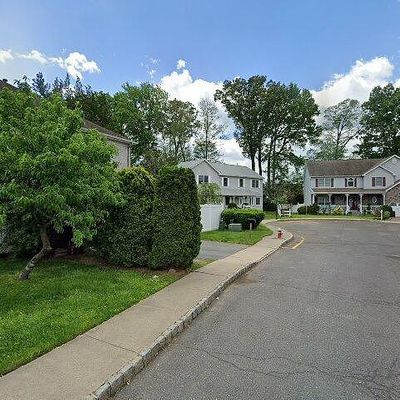 7 Orchard Ln, Saddle Brook, NJ 07663