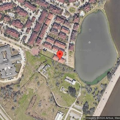 7 W Oaks Dr, Houston, TX 77058