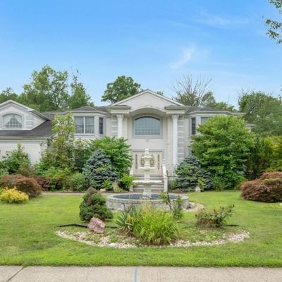 6 Hyer Farm Rd, Roseland, NJ 07068