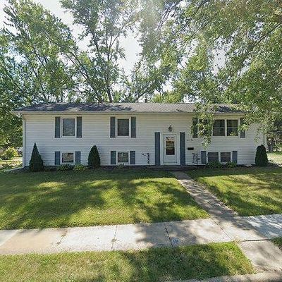 601 Scenic Dr, Clinton, IA 52732