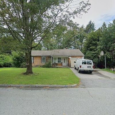 607 Knollwood Dr, Woonsocket, RI 02895