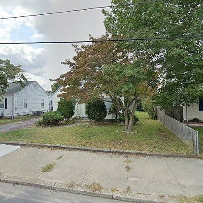 61 Burgess Ave, Pawtucket, RI 02861