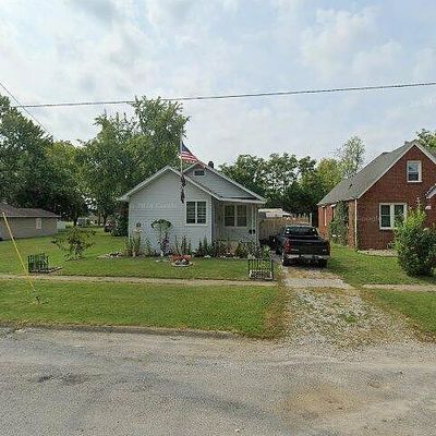 617 W 3 Rd St, Saint Elmo, IL 62458