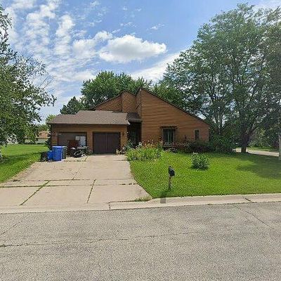 619 Maple Crest Ln, Watertown, WI 53094