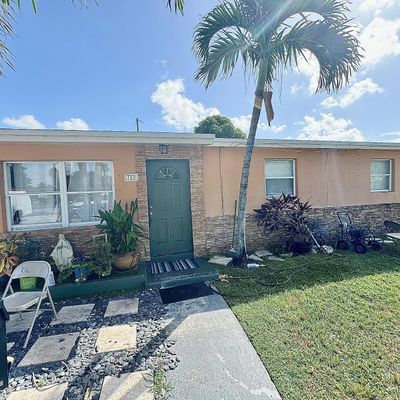 752 Royal Palm Beach Blvd, Royal Palm Beach, FL 33411