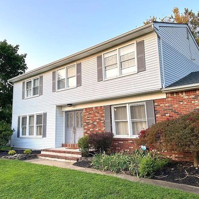 8 Cypress Ln, Marlboro, NJ 07746