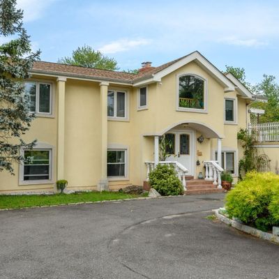 8 Harold Ave, Edison, NJ 08820