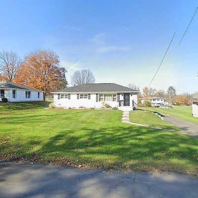 8 Holiday Dr, Whitesboro, NY 13492