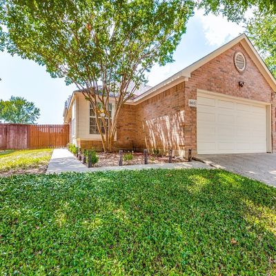 805 Palomino Dr, Euless, TX 76039