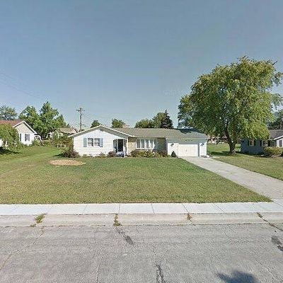 808 Carnation Dr, Wapakoneta, OH 45895