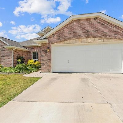 808 Grace Ln, Saginaw, TX 76179