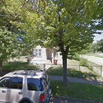 811 Thresher Ave, Benton Harbor, MI 49022