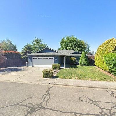 812 Corey Dr, Phoenix, OR 97535