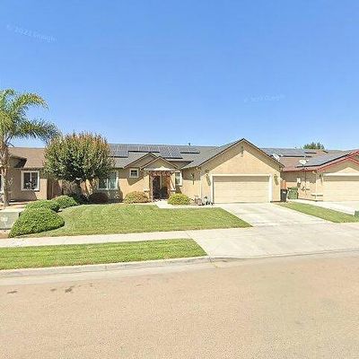 701 Rosemary Ave, Dinuba, CA 93618