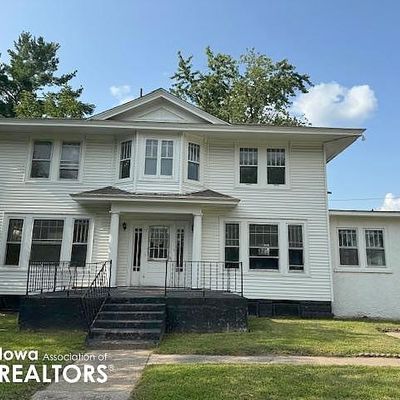 702 Franklin St, Wapello, IA 52353