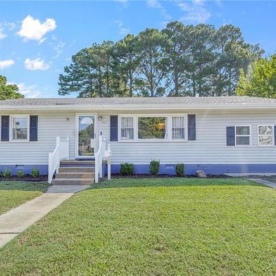 703 Sparrow Rd, Chesapeake, VA 23325