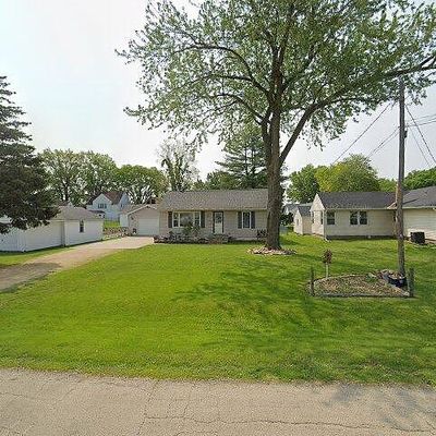 715 2 Nd St, Camanche, IA 52730