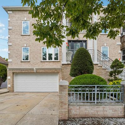 735 Golden Ave, Secaucus, NJ 07094