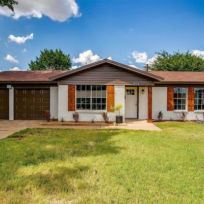 916 Pecan St, Crowley, TX 76036