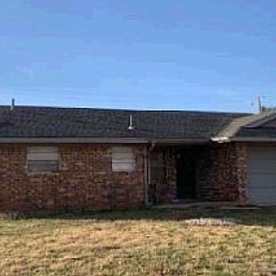 932 Hazel St, Altus, OK 73521