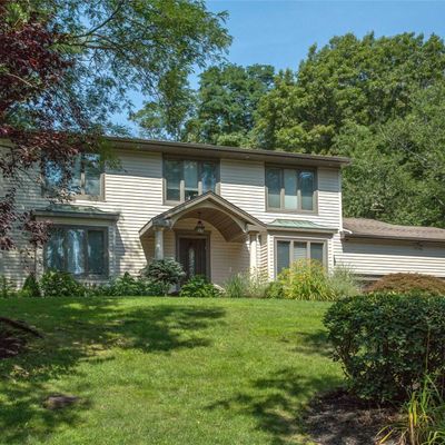 94 Stonehurst Ln, Dix Hills, NY 11746