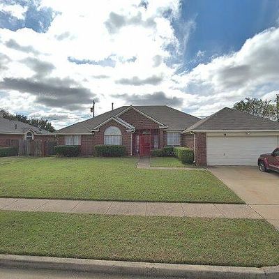 817 Steadman Dr, Cedar Hill, TX 75104