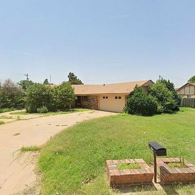 821 Cambridge Dr, Altus, OK 73521