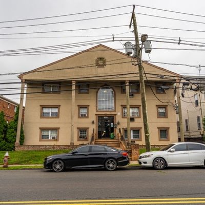 826 W Grand St, Elizabeth City, NJ 07202